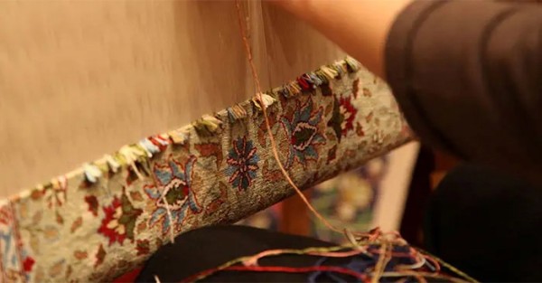 چگونه فرش دستباف اصل را از تقلبی تشخیص دهیم؟ (راهنمای کامل)